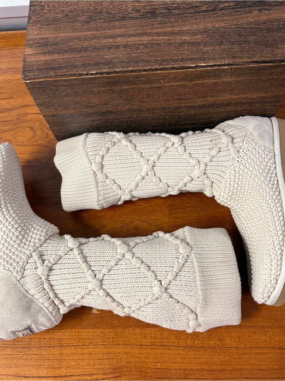 UGG Women Classic Cardy Knit Argyle Beige Bootie Size 8